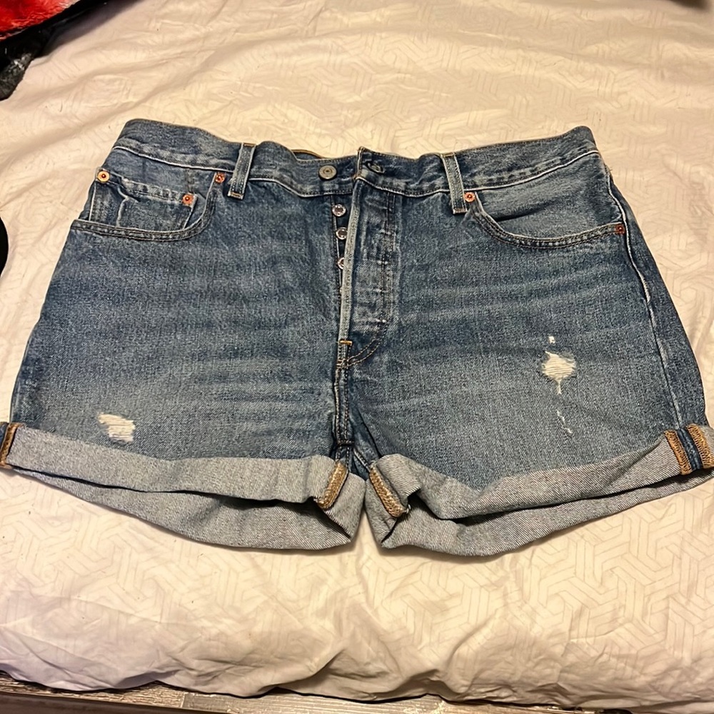 New mid rise Levis 501 women’s shorts